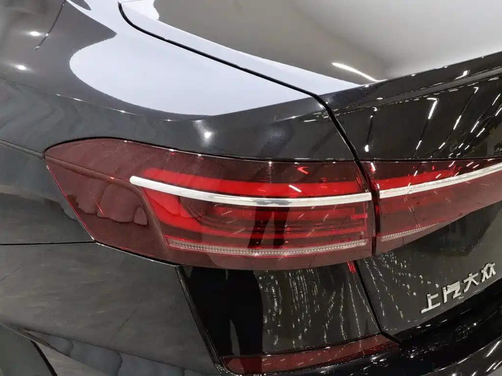 Volkswagen Passat — фото 19