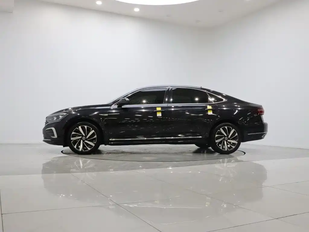 Volkswagen Passat — фото 8