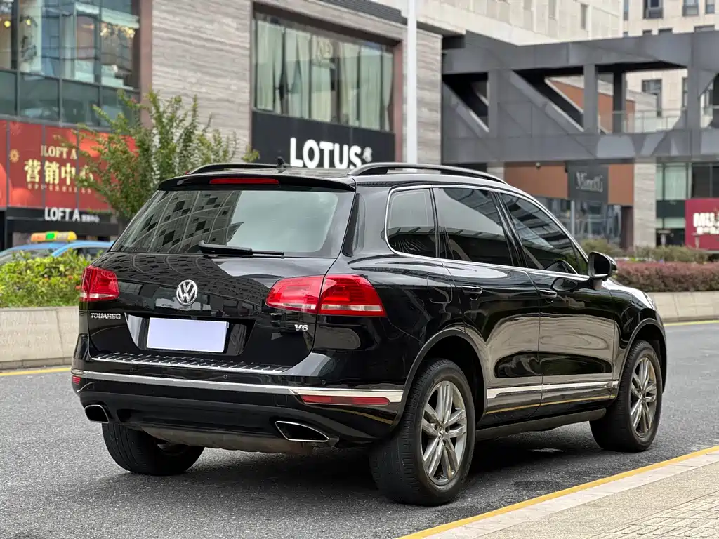 Volkswagen Touareg — фото 20