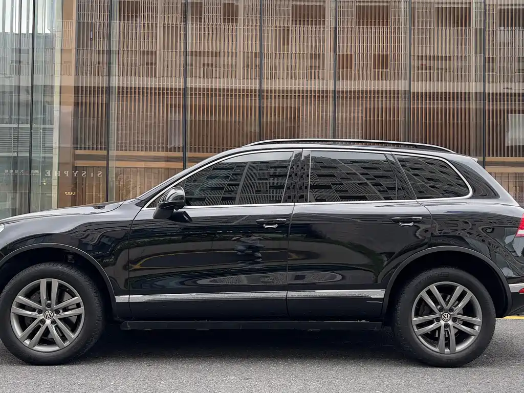 Volkswagen Touareg — фото 21