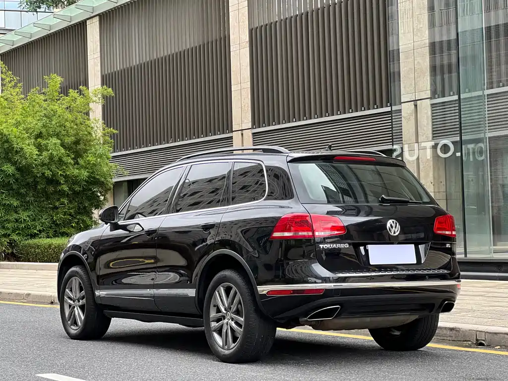 Volkswagen Touareg — фото 22