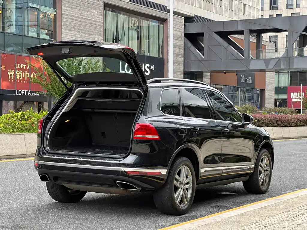 Volkswagen Touareg — фото 23