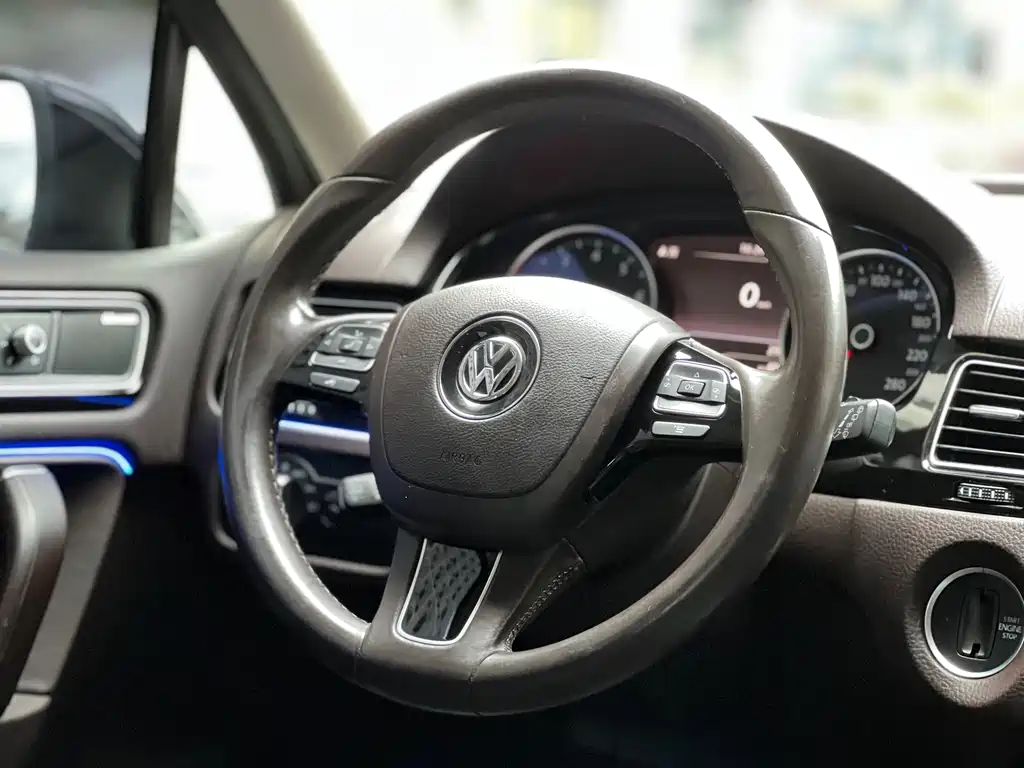 Volkswagen Touareg — фото 5