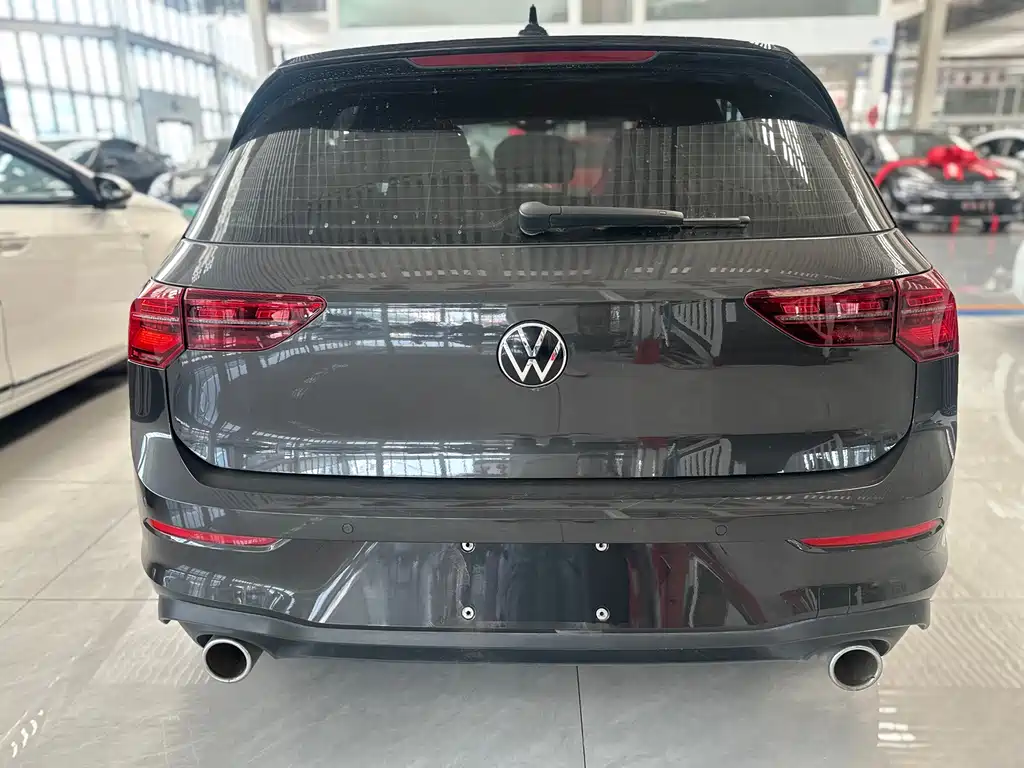 Volkswagen Golf GTI — фото 13