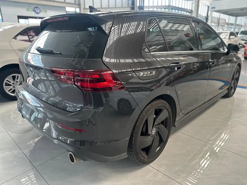 Volkswagen Golf GTI — фото 14