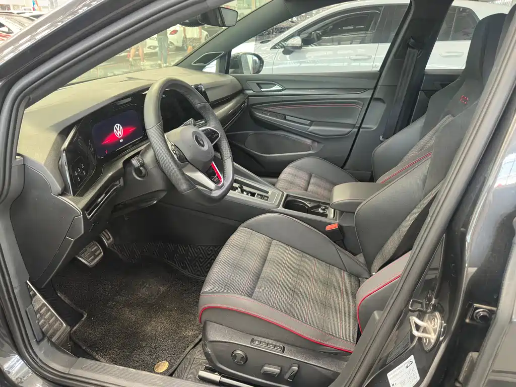 Volkswagen Golf GTI — фото 5