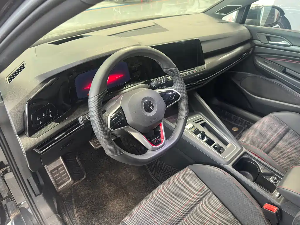 Volkswagen Golf GTI — фото 6