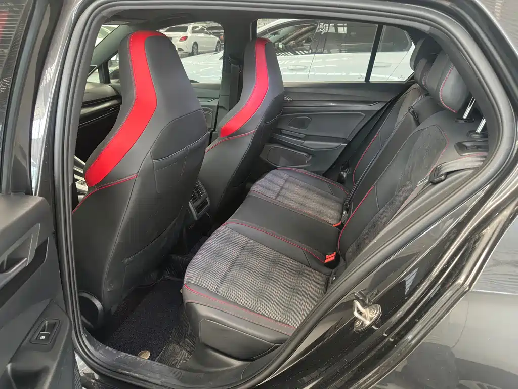 Volkswagen Golf GTI — фото 8