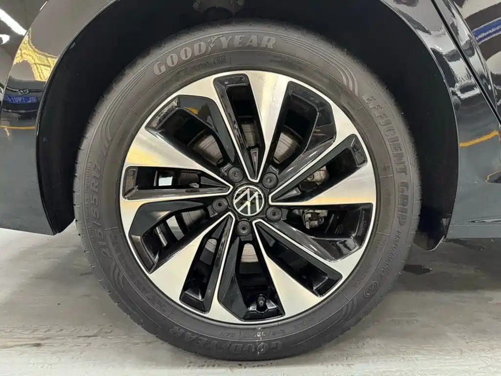 Volkswagen Passat — фото 19