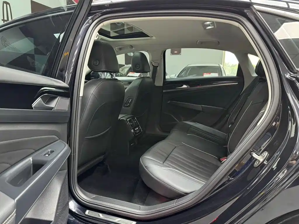 Volkswagen Passat — фото 8