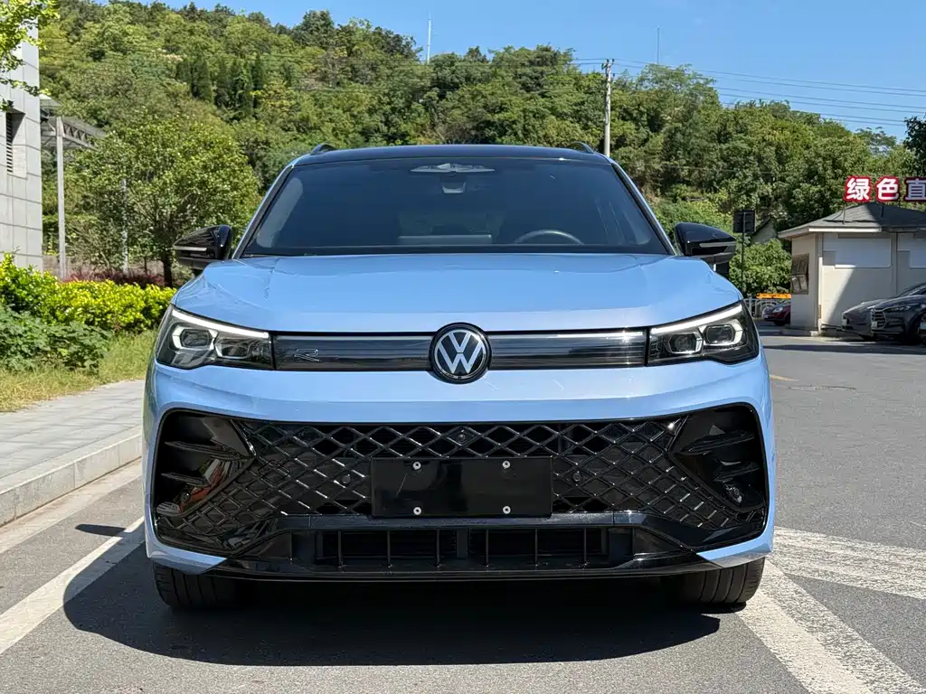 Volkswagen Tiguan L — фото 2