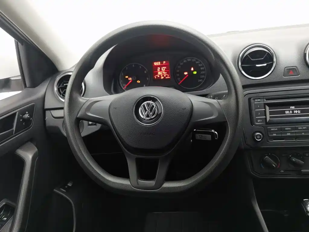 Volkswagen Jetta — фото 11