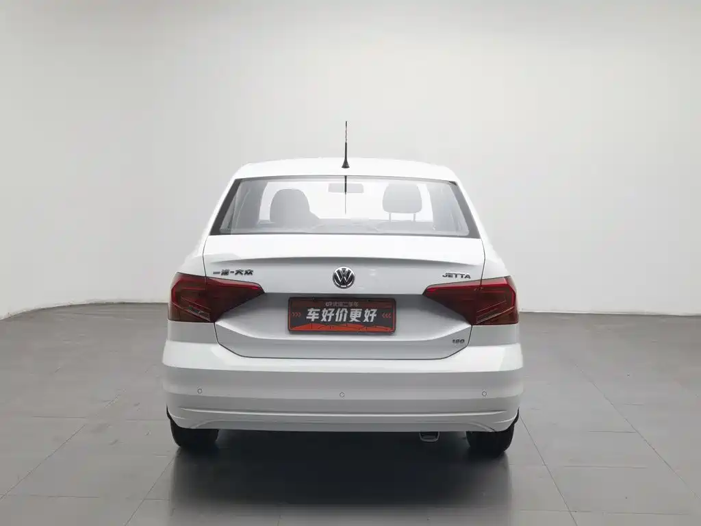Volkswagen Jetta — фото 4