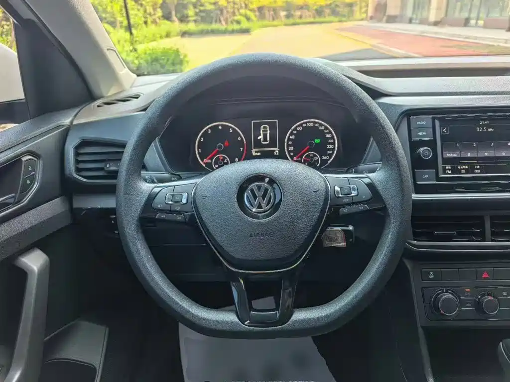 Volkswagen T-Cross — фото 11
