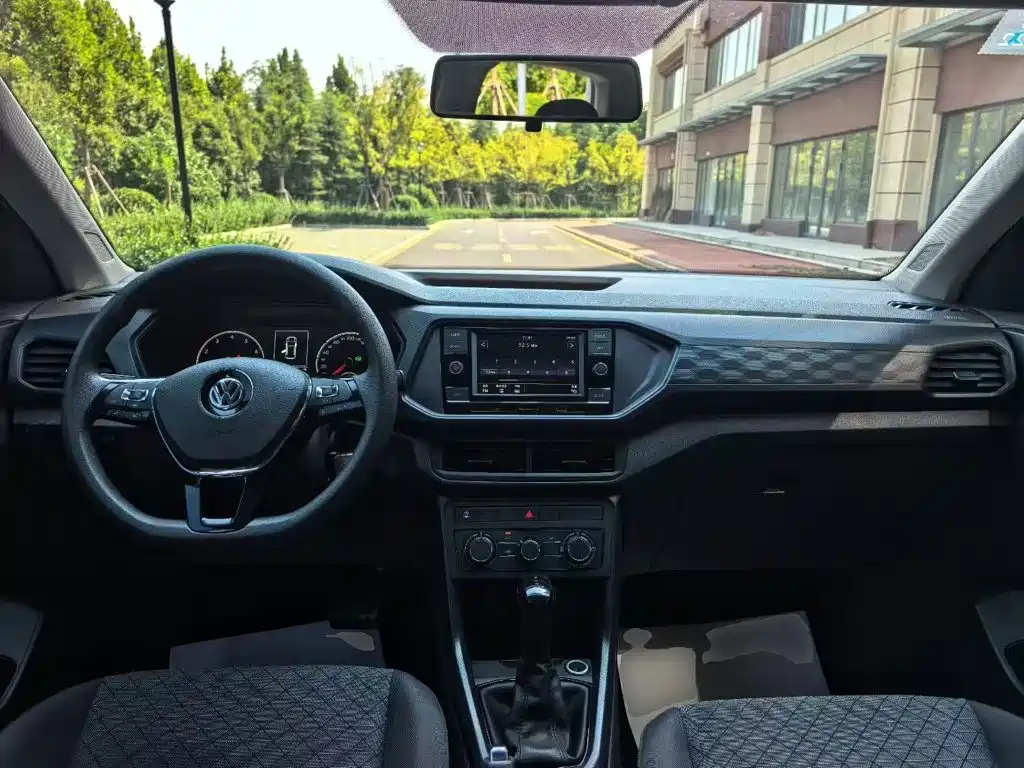 Volkswagen T-Cross — фото 10
