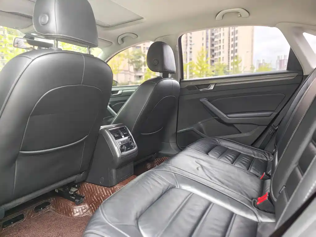 Volkswagen Passat — фото 6