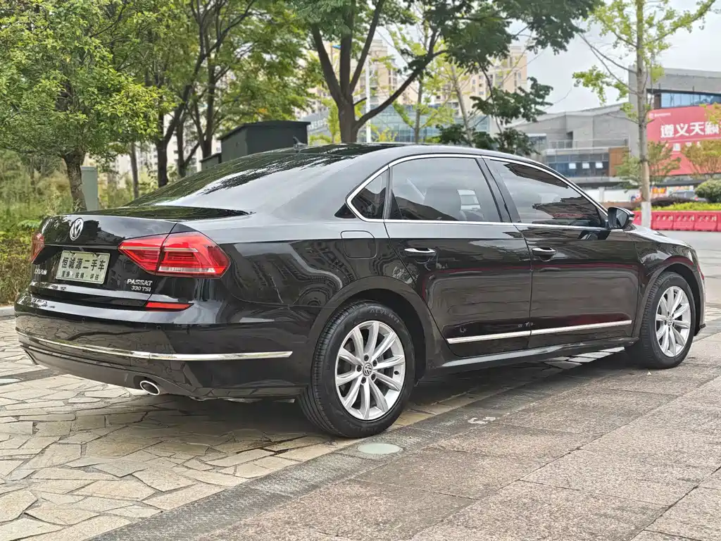 Volkswagen Passat — фото 7