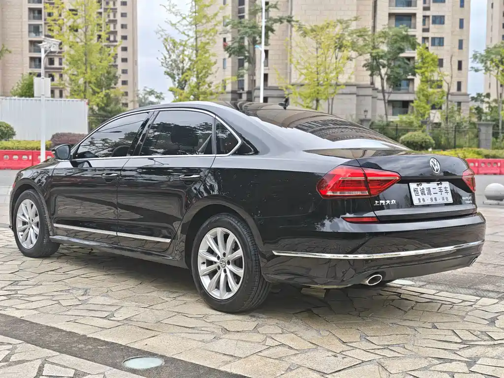 Volkswagen Passat — фото 9