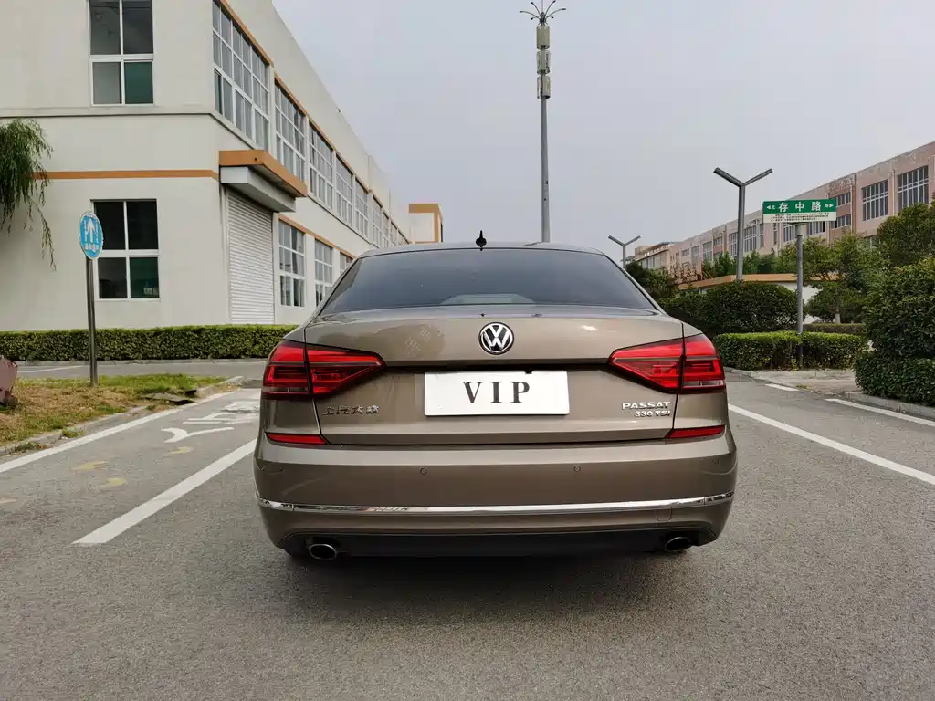 Volkswagen Passat — фото 4