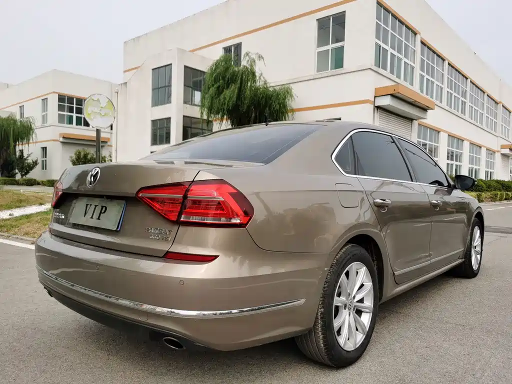 Volkswagen Passat — фото 5