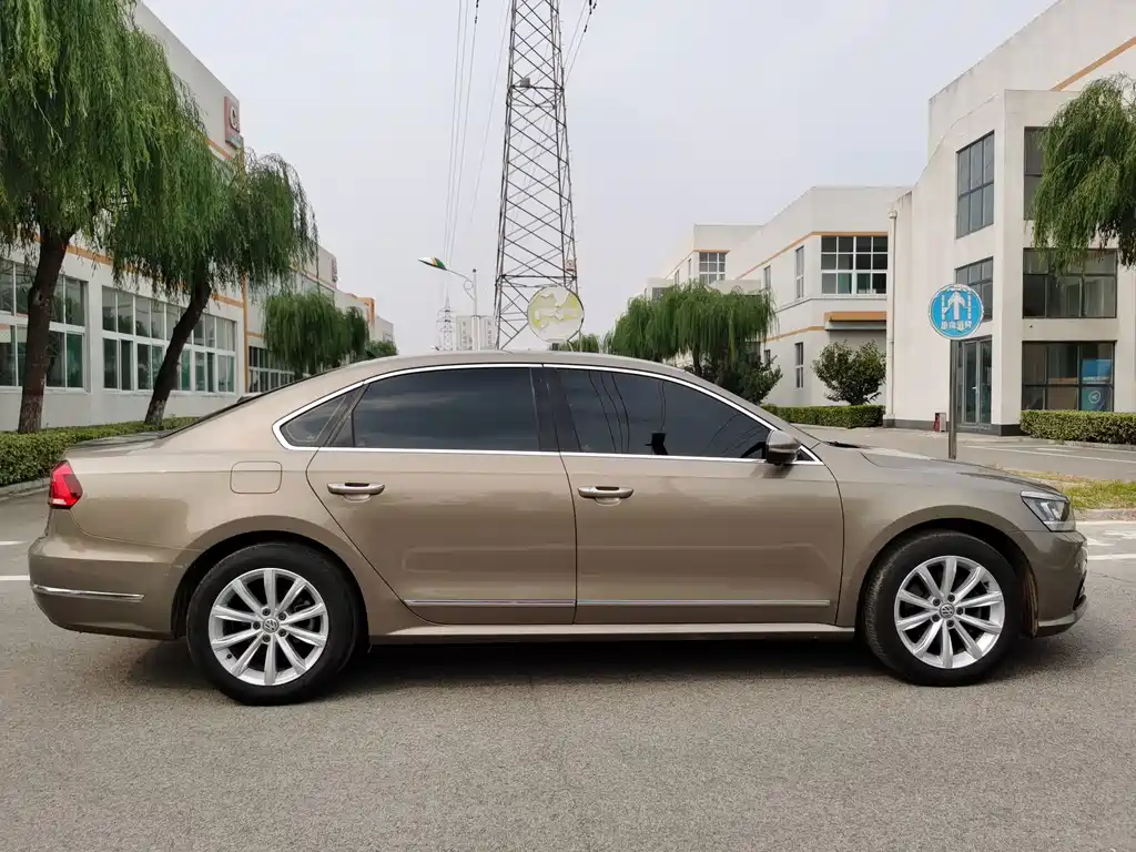 Volkswagen Passat — фото 6