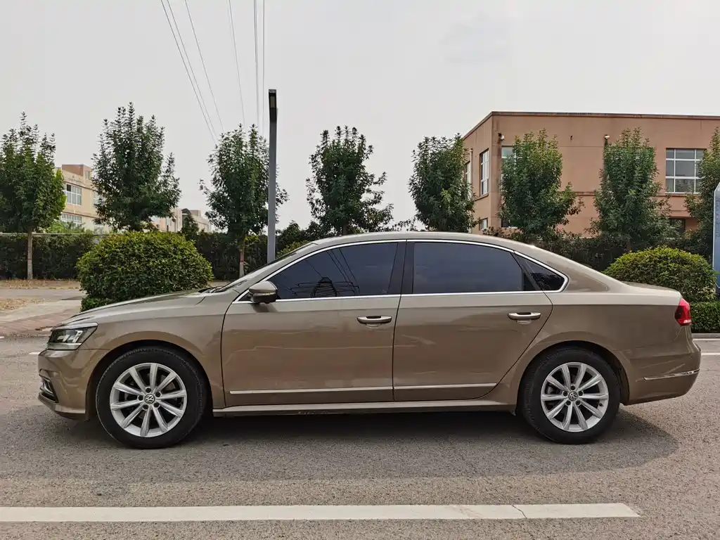 Volkswagen Passat — фото 7
