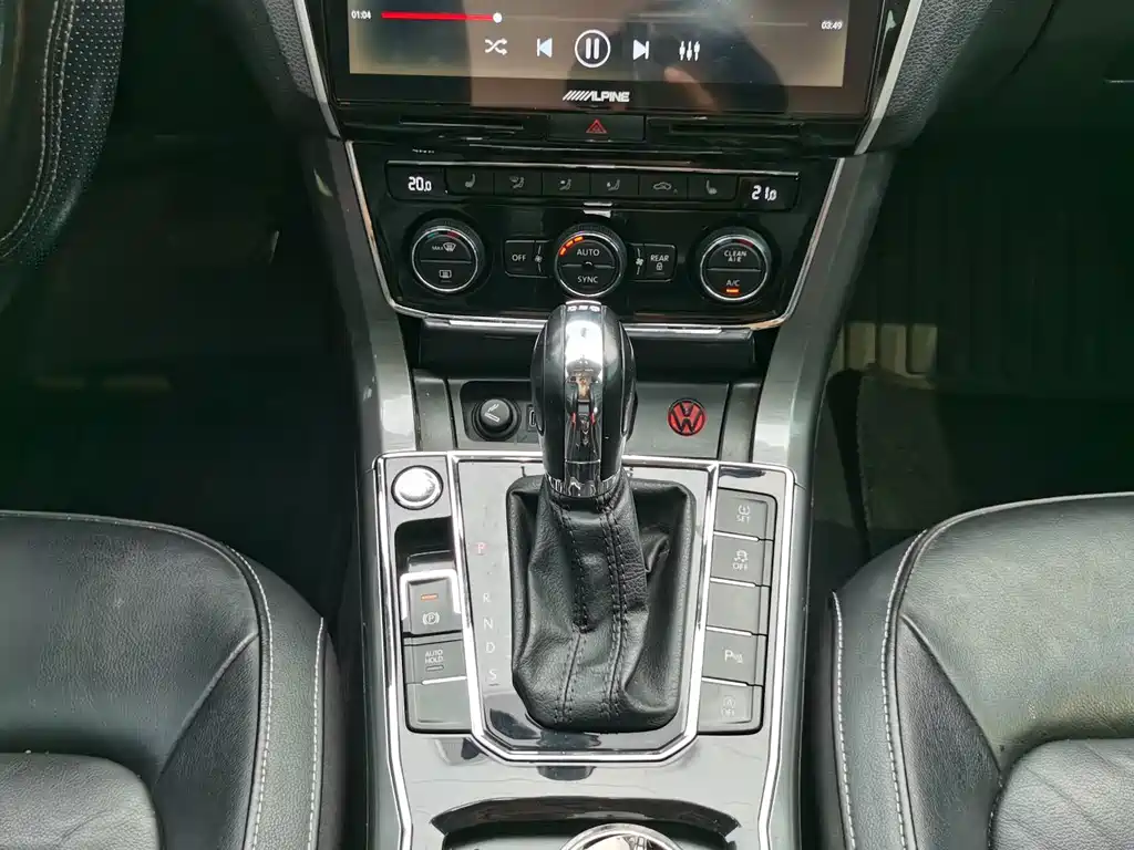 Volkswagen Passat — фото 10