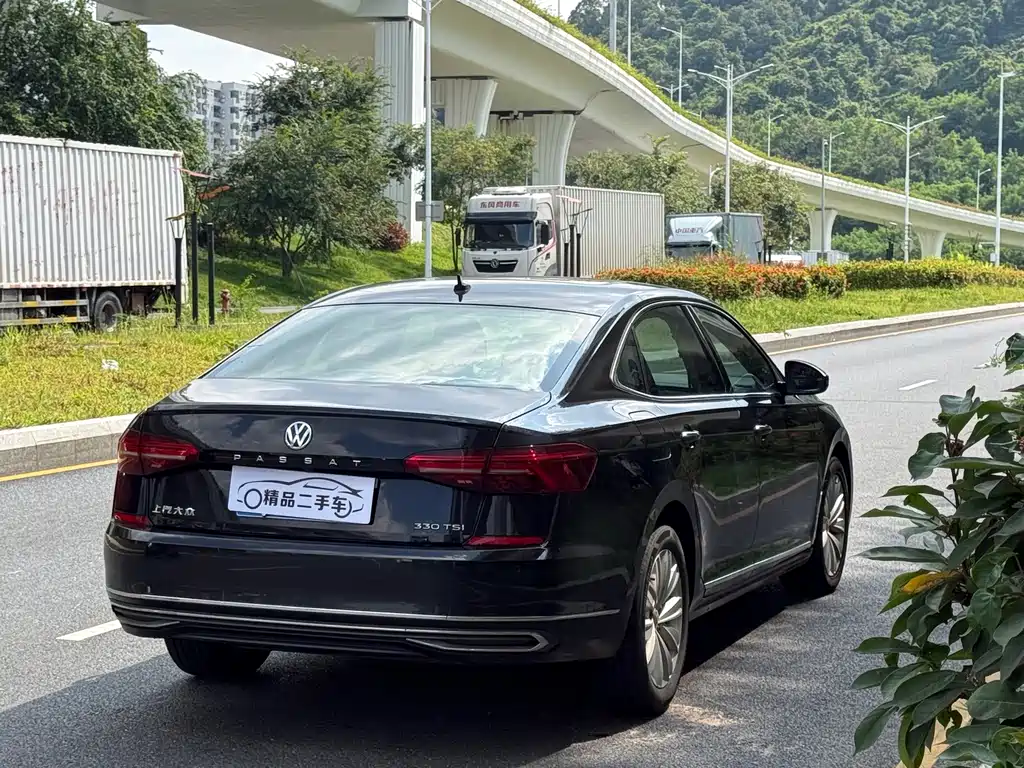 Volkswagen Passat — фото 4
