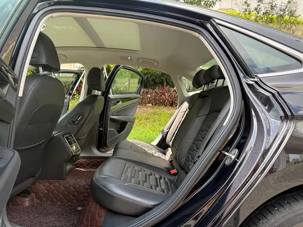 Volkswagen Passat — фото 8