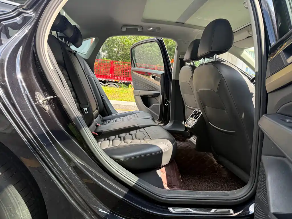 Volkswagen Passat — фото 10