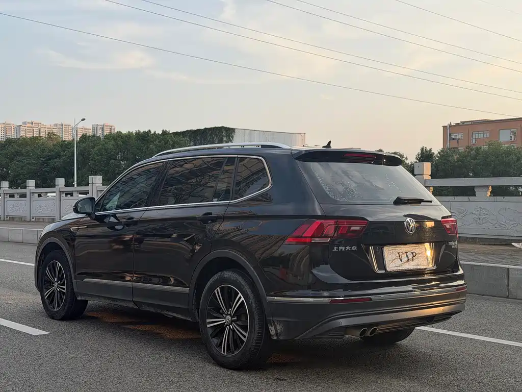 Volkswagen Tiguan L — фото 6