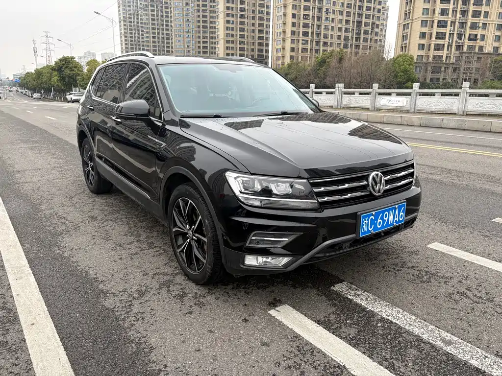 Volkswagen Tiguan L — фото 2