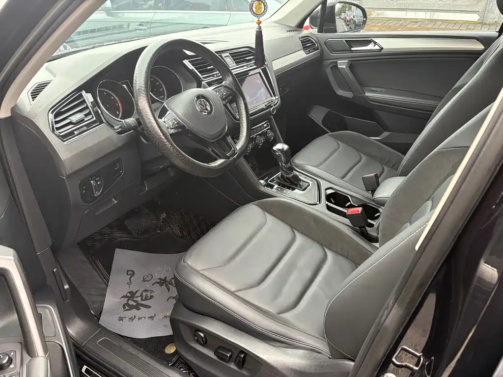 Volkswagen Tiguan L — фото 13