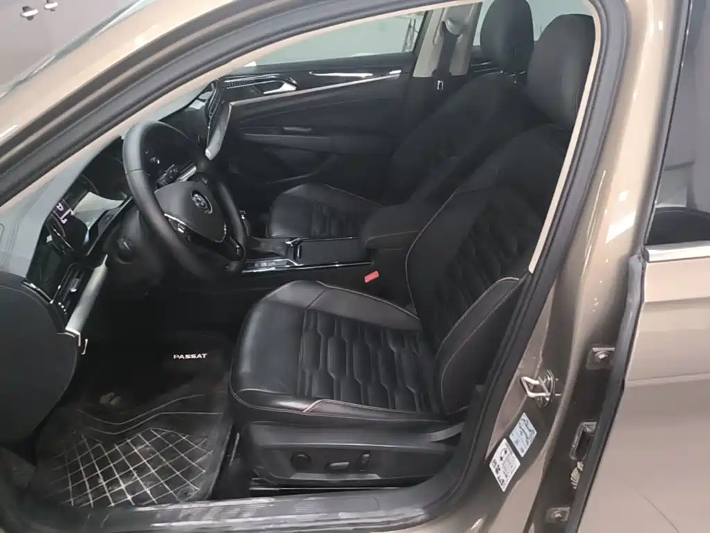 Volkswagen Passat — фото 15