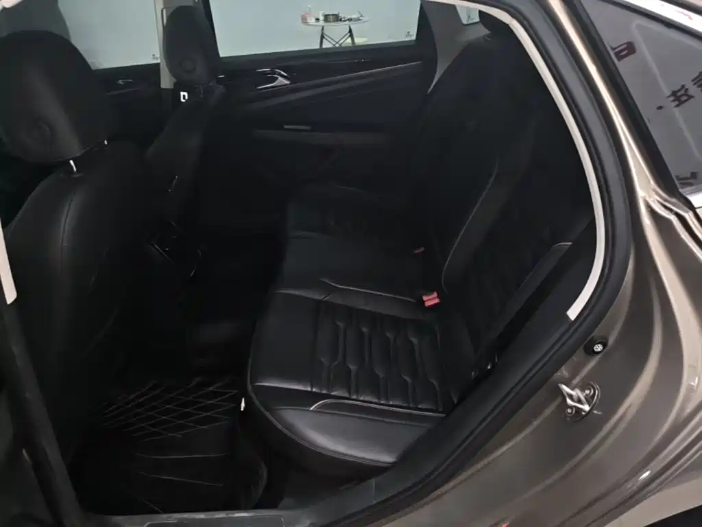 Volkswagen Passat — фото 17