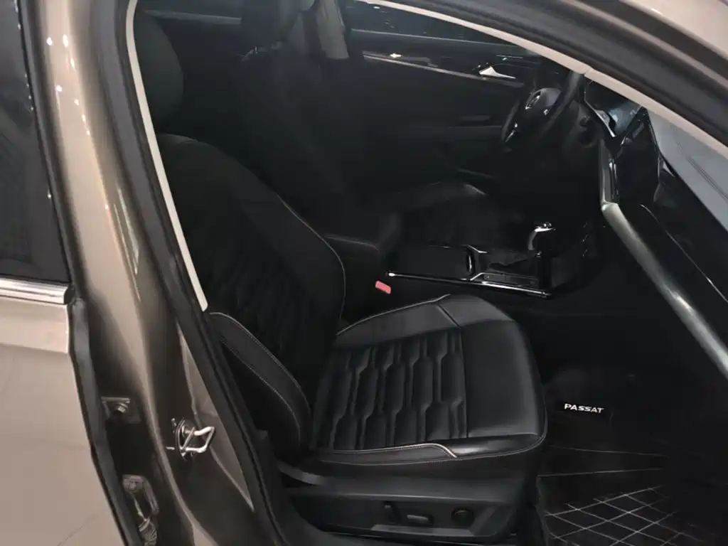 Volkswagen Passat — фото 25