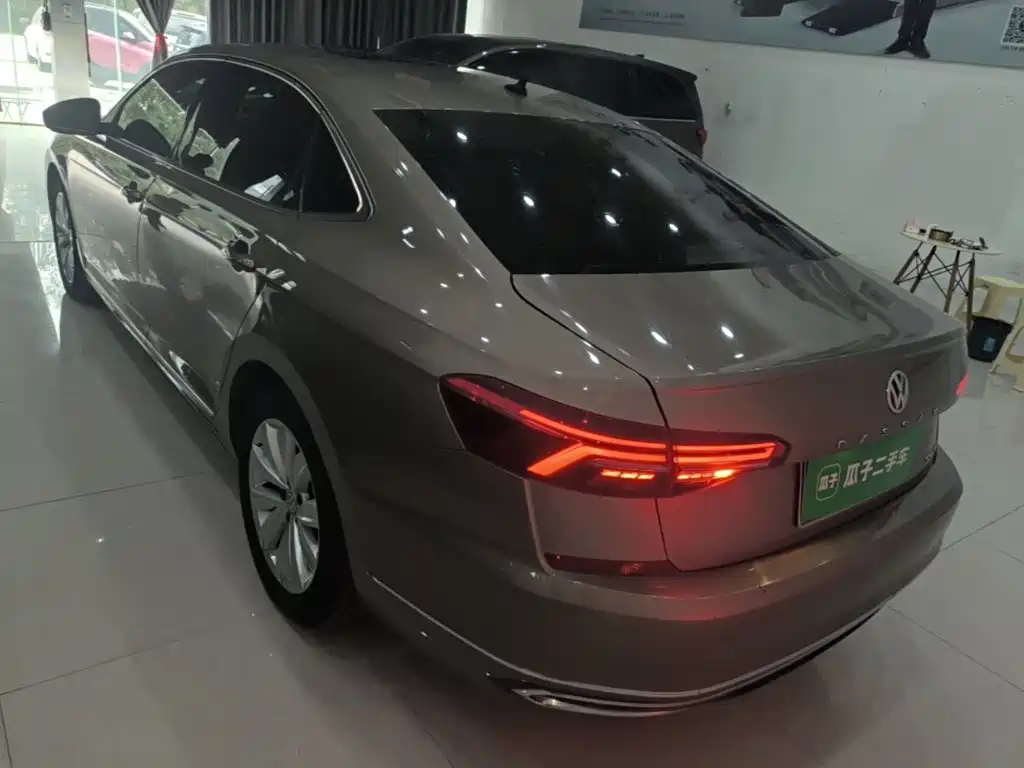 Volkswagen Passat — фото 6