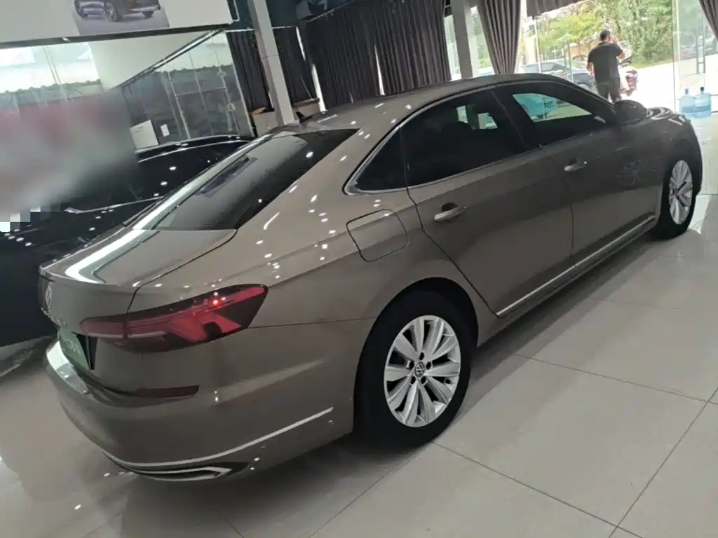 Volkswagen Passat — фото 7