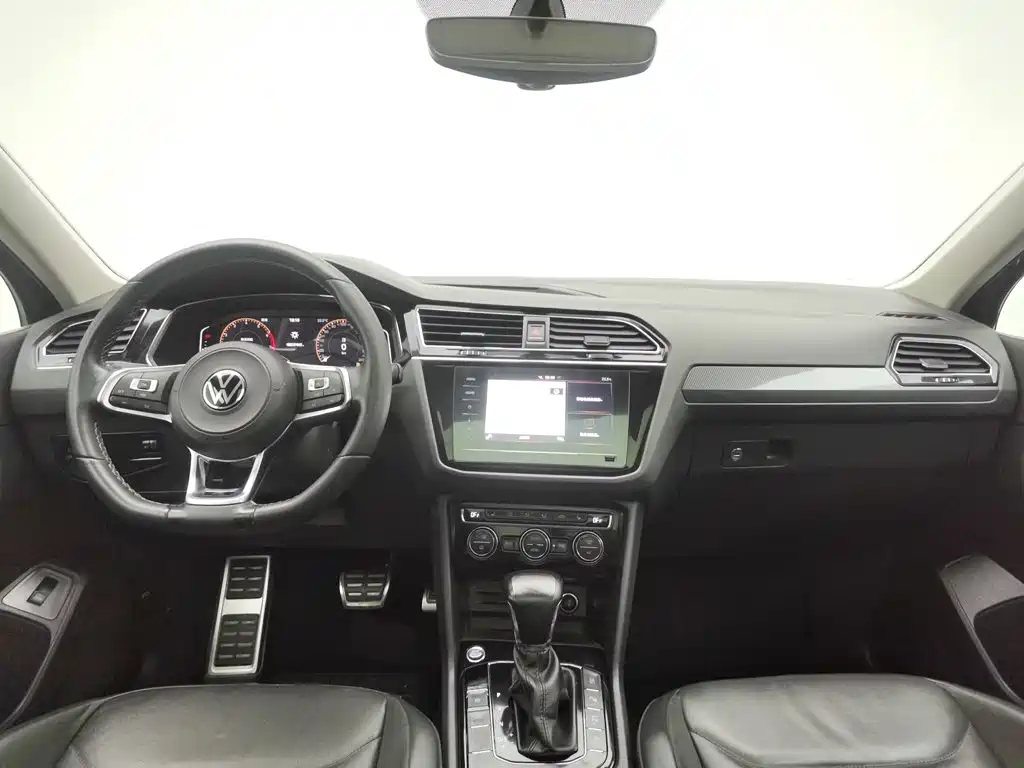 Volkswagen Tiguan L — фото 5