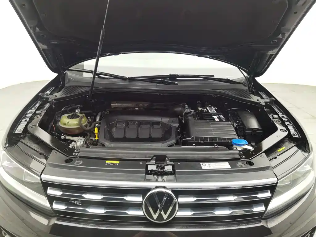 Volkswagen Tiguan L — фото 6