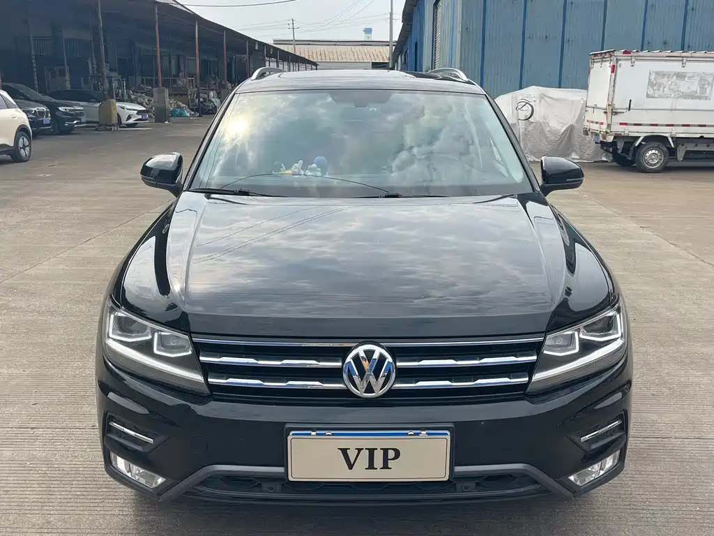 Volkswagen Tiguan L — фото 2