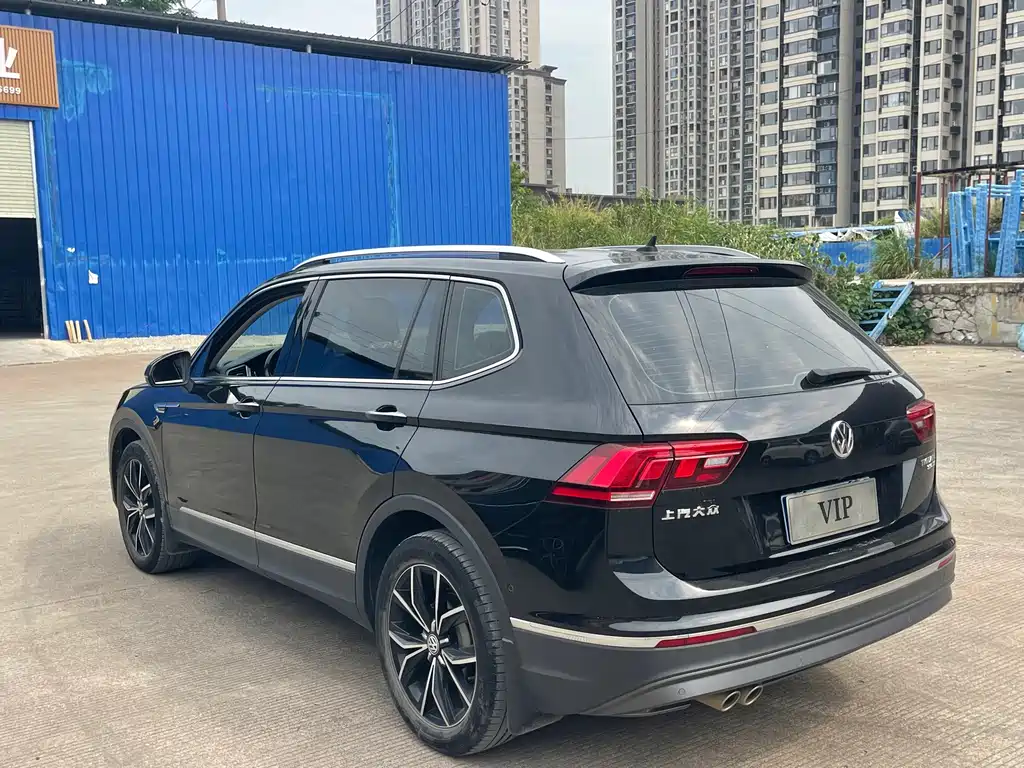 Volkswagen Tiguan L — фото 6