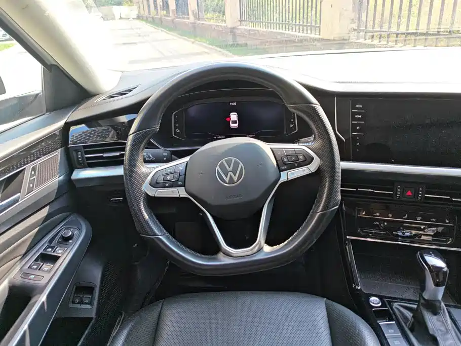 Volkswagen Passat PHEV — фото 15