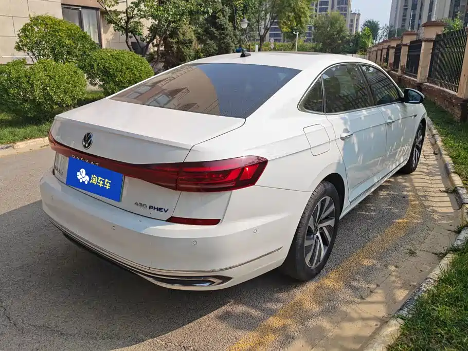 Volkswagen Passat PHEV — фото 3