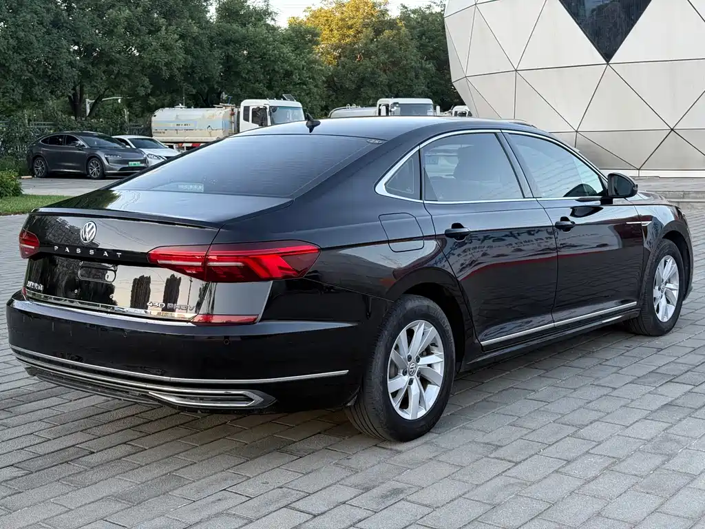 Volkswagen Passat PHEV — фото 4