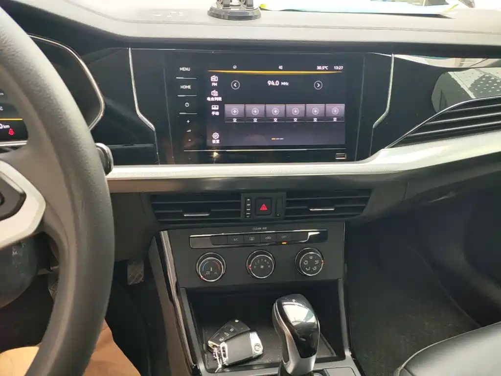 Volkswagen Passat — фото 13