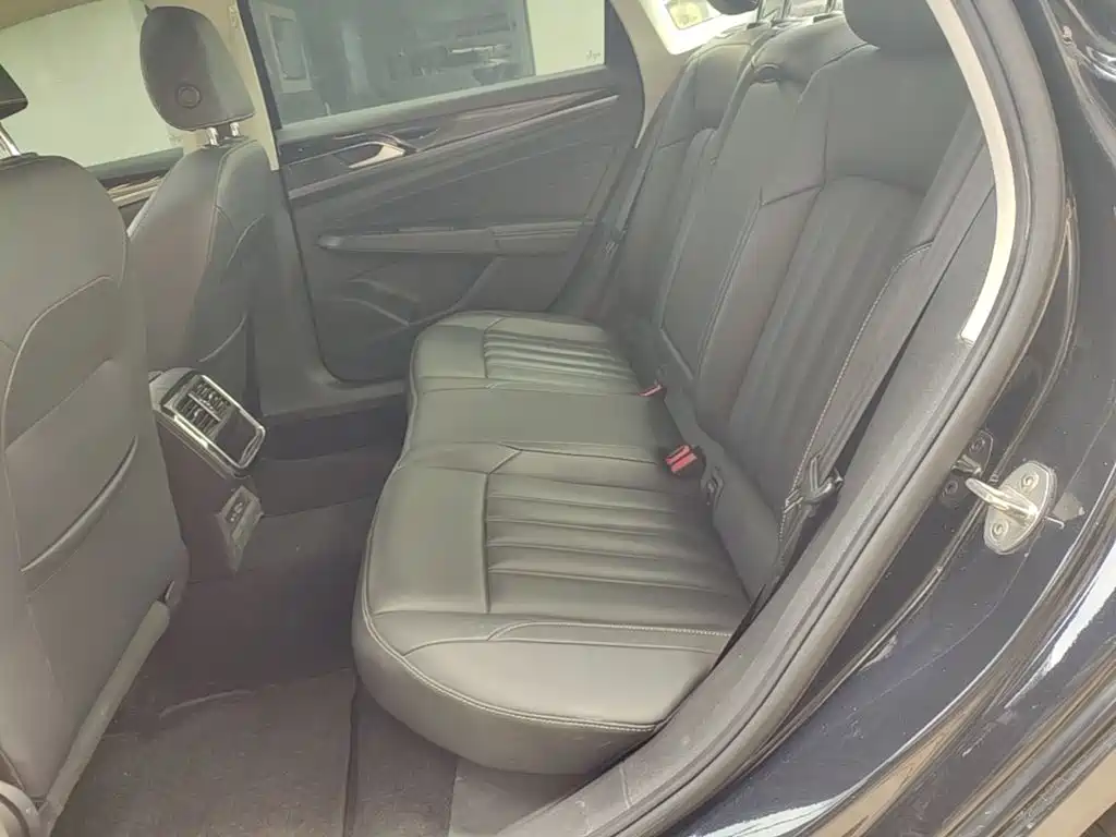 Volkswagen Passat — фото 17