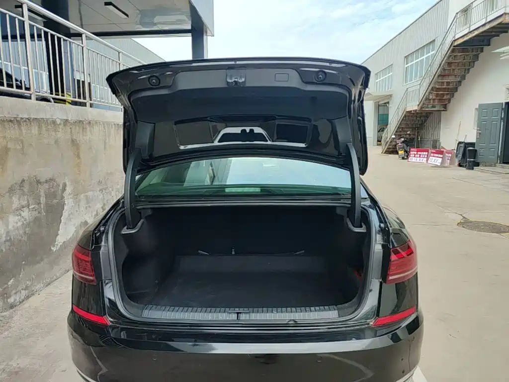 Volkswagen Passat — фото 19