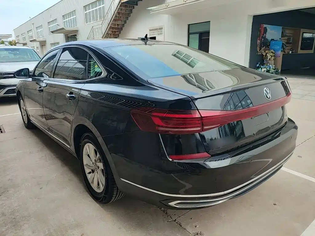 Volkswagen Passat — фото 5