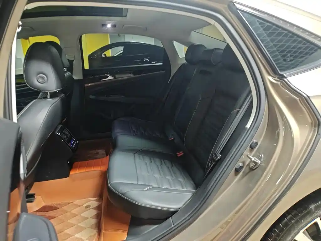 Volkswagen Passat — фото 6